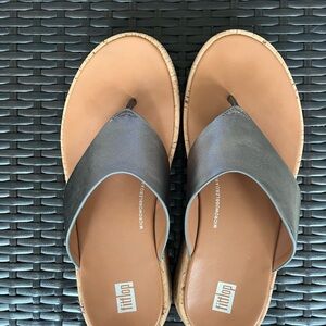 FitFlop Women's Pewter and Tan Sandals